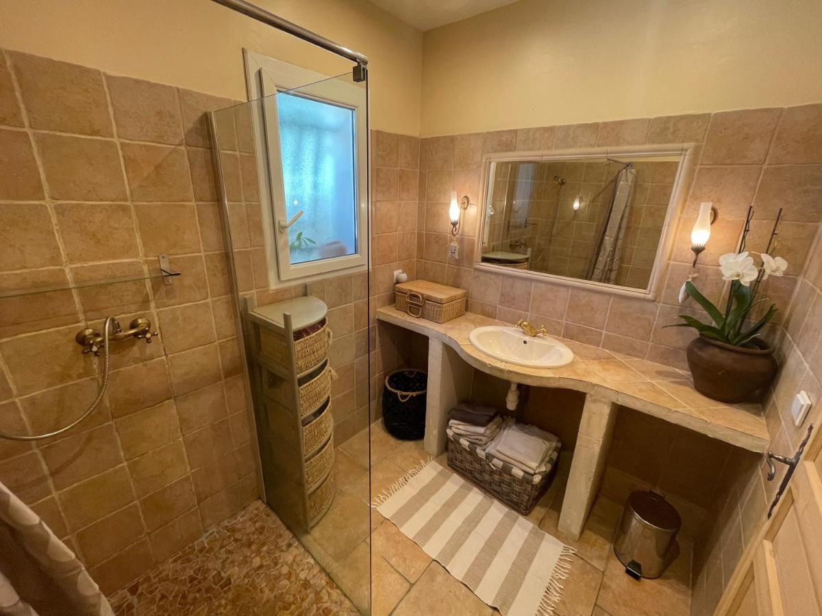 Le Calme De La Garrigue Bed & Breakfast Russan Exterior foto