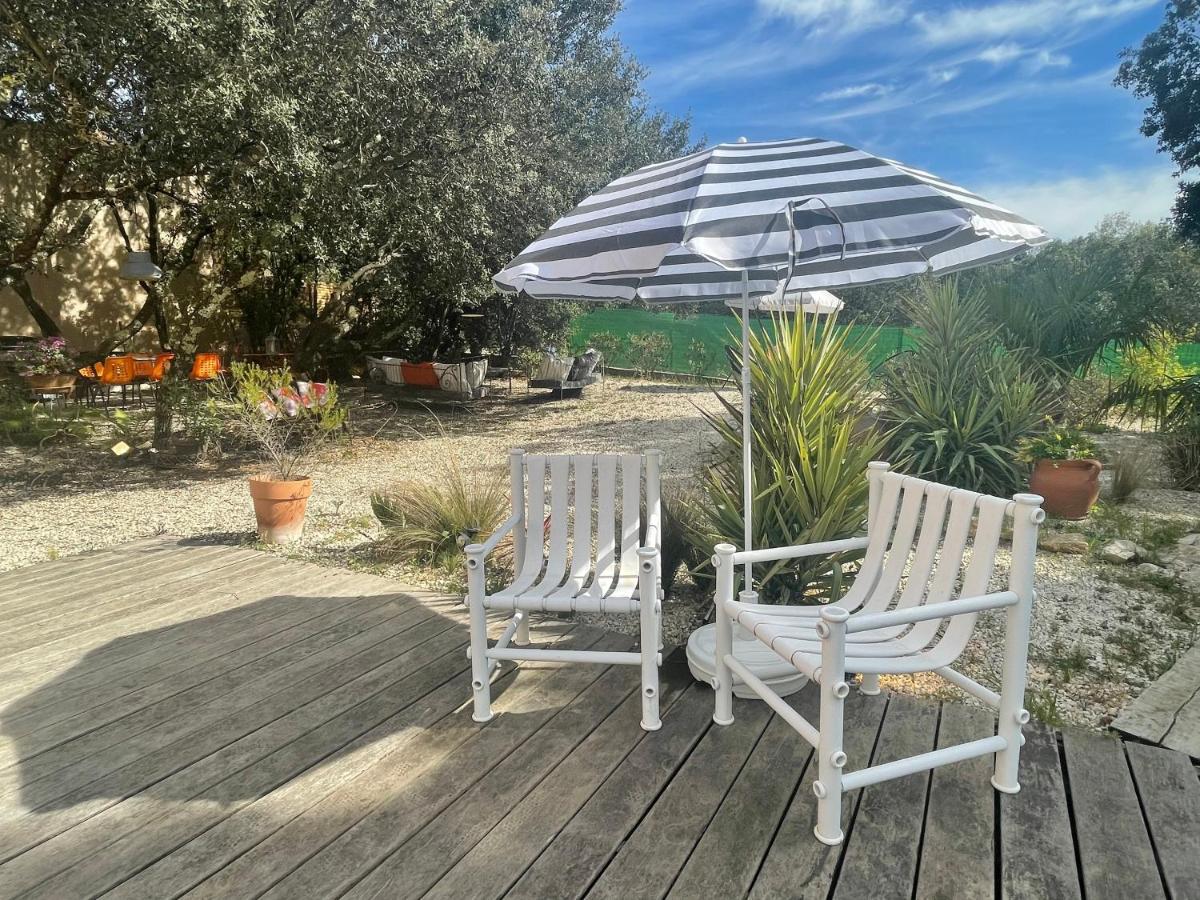 Le Calme De La Garrigue Bed & Breakfast Russan Exterior foto