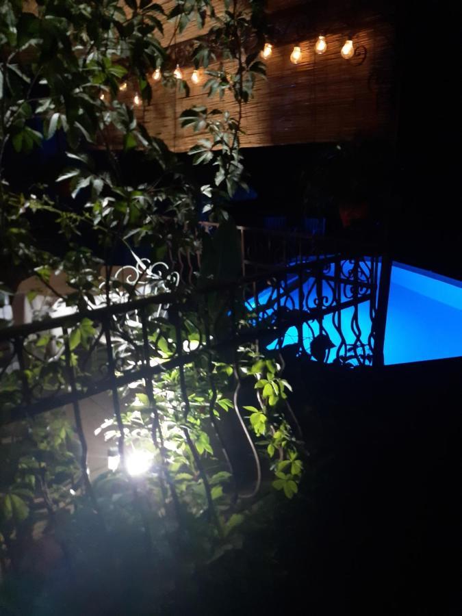 Le Calme De La Garrigue Bed & Breakfast Russan Exterior foto