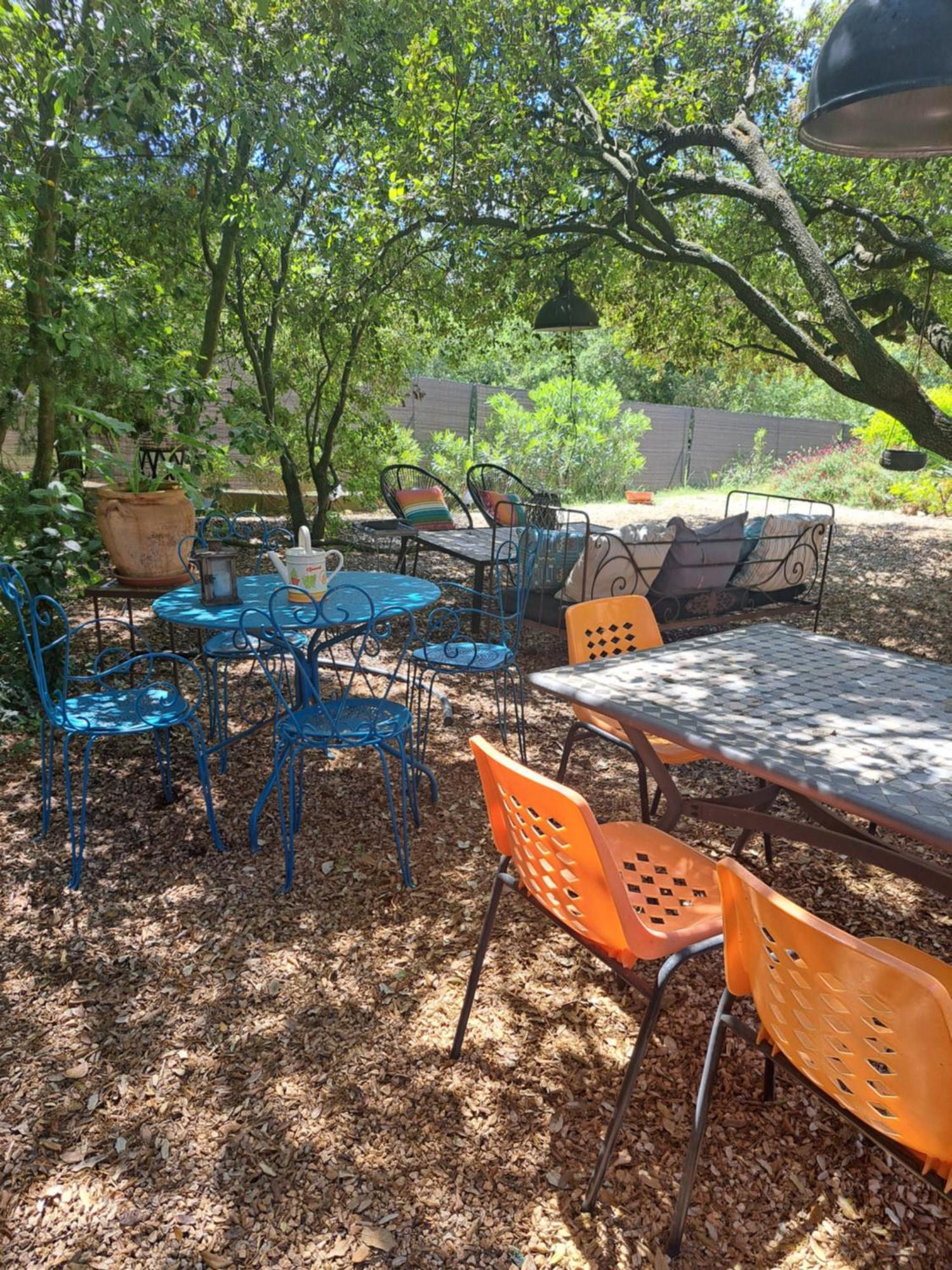 Le Calme De La Garrigue Bed & Breakfast Russan Exterior foto